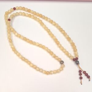 Elegant Beaded Necklace in Cream and Red